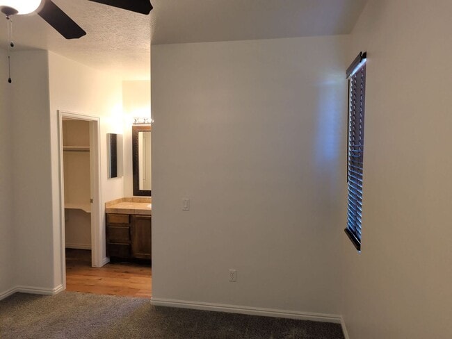 Building Photo - Easy Living in Coral Canyon! 3 Bedroom Home