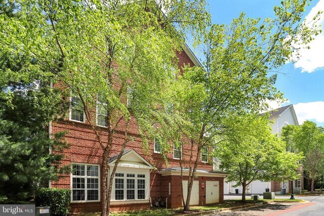 Building Photo - 13526 Waterford Hills Boulevard