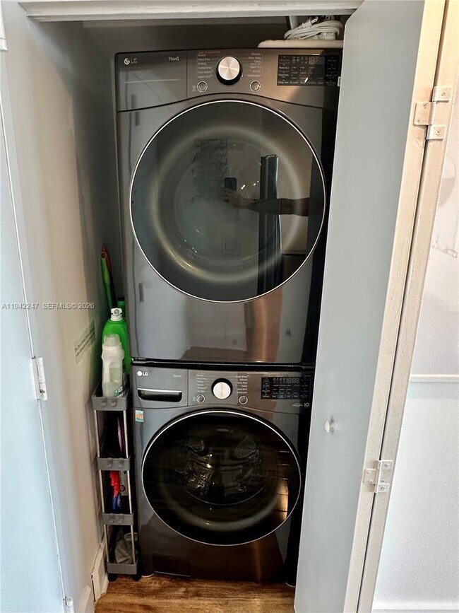 Building Photo - 90 SW 3rd St