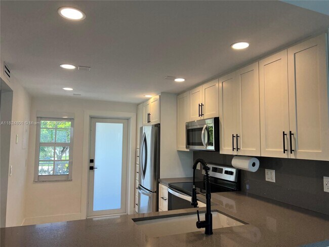 Building Photo - 3090 N Course Dr