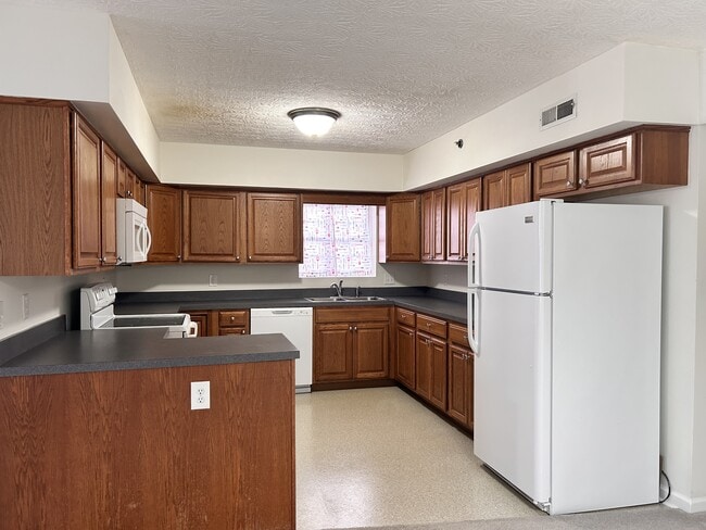 Building Photo - 23 Rosewood Ct