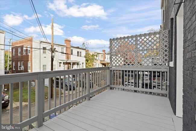 Building Photo - 521 Quintana Pl NW