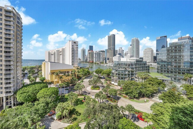 Building Photo - 520 Brickell Key Dr