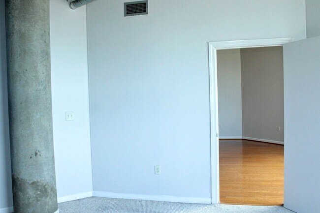 Building Photo - Spacious, beautiful loft with separate bedroom and office for rent in Downtown Atlanta