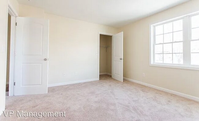 Building Photo - 463 Springfield St