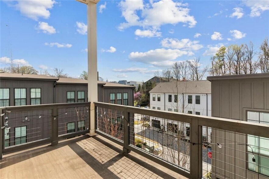 Building Photo - 900 Brees Ct