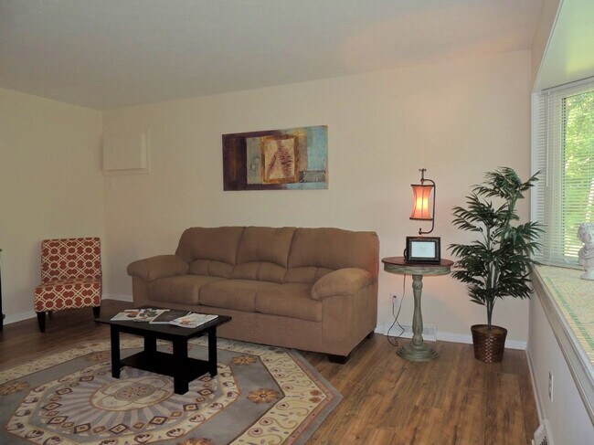 Building Photo - 3 Bedroom, 2 bathroom Ranch for Rent!