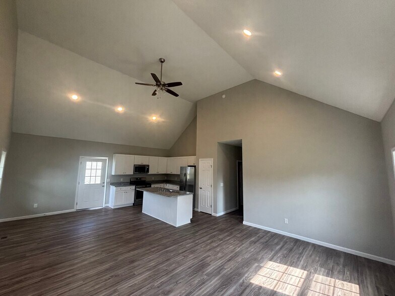 Building Photo - 146 Apache Ln