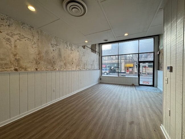 Building Photo - Commercial Building Downtown