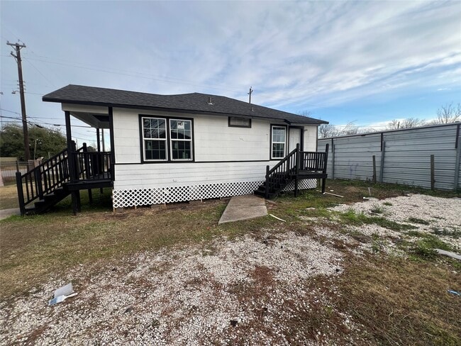 Building Photo - 3318 Topping St