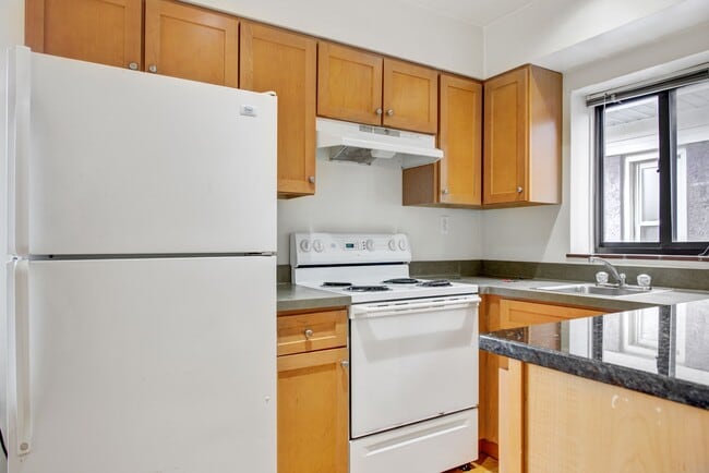 Building Photo - Amsterdammer Place