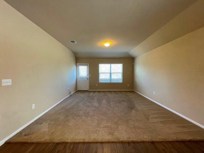 Building Photo - 3400 Ortman Dr