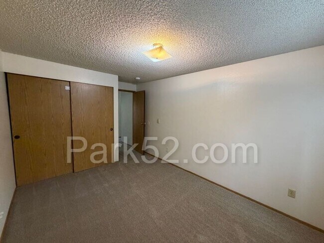 Building Photo - 5025 S Orchard #B