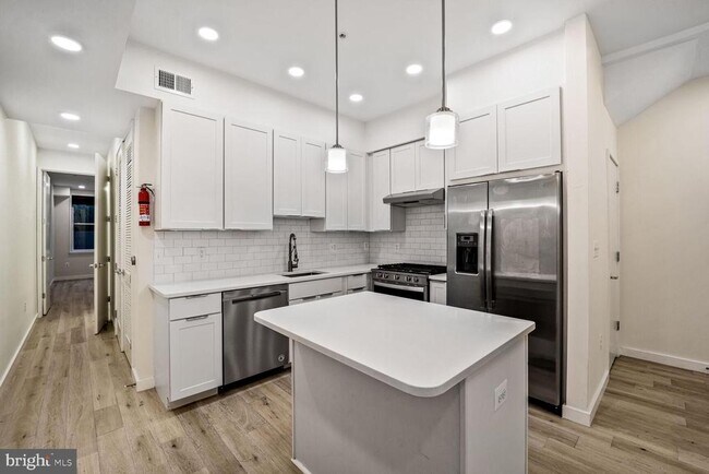 Building Photo - 1112 5th St NW