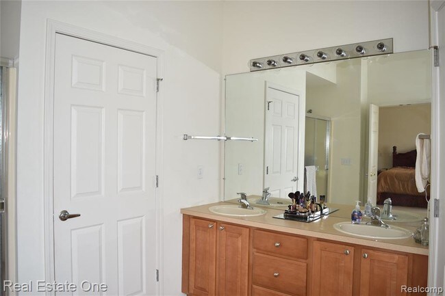 Building Photo - 7212 Tonnelle Ave