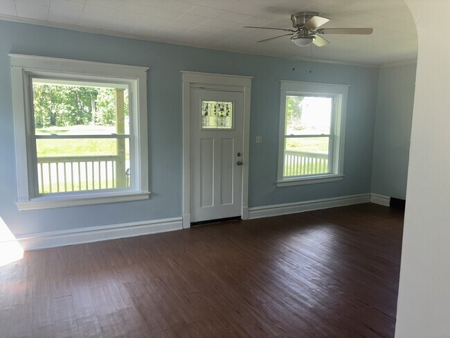 Building Photo - 639 Fairgreen Ave
