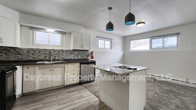 Building Photo - 1201-11 1/2 11 1/2 St N