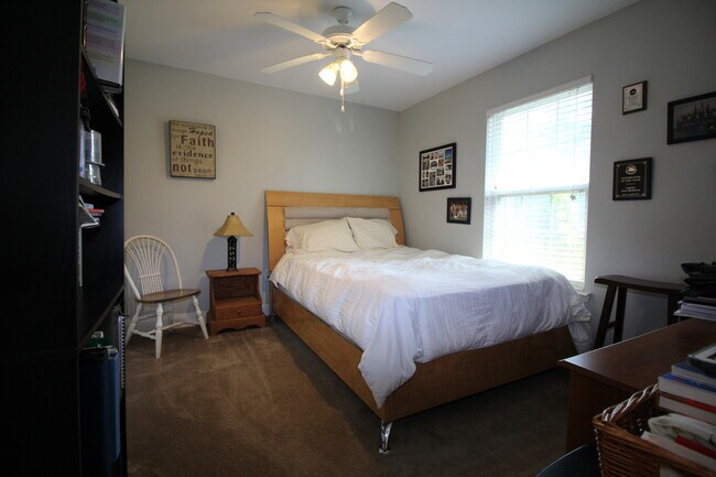 Building Photo - Spacious 3 Bedroom Home in Fort Walton Beach