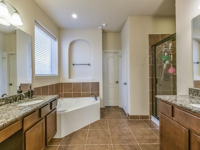 Building Photo - 2210 Pearl Bay Ct