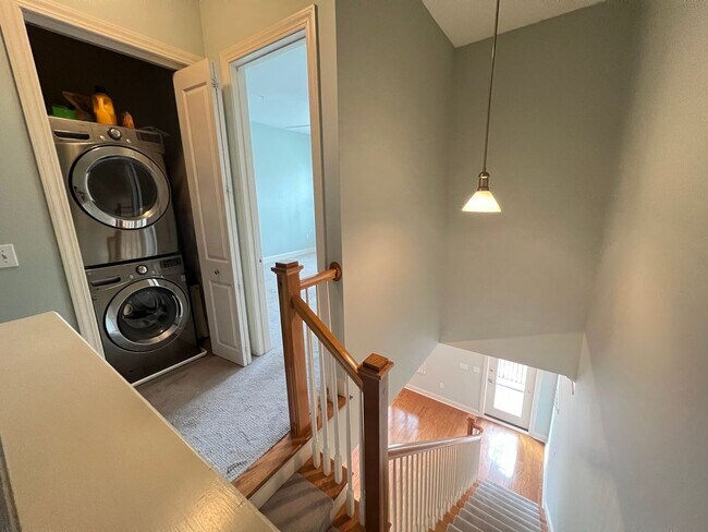 Building Photo - 1 Bedroom 1.5 Bath Condo on Daniel Island ...