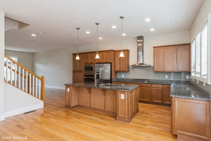 Building Photo - 335 Osona Ln