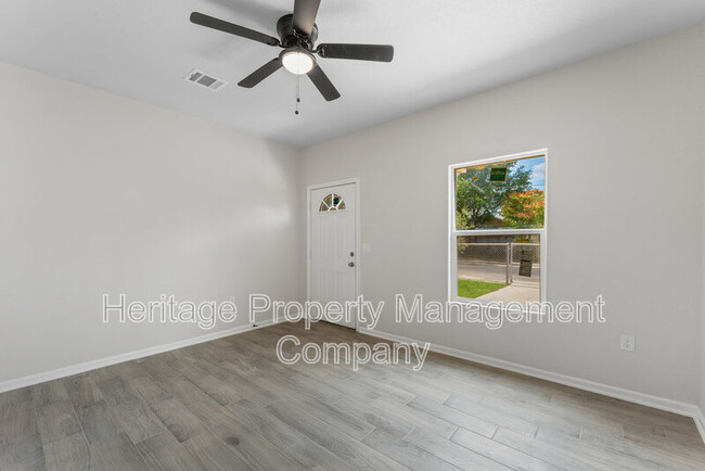 Building Photo - 109 Remolino