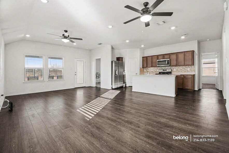 Building Photo - 815 Ranahan Ln