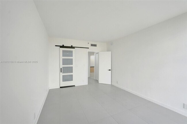Building Photo - 20281 E Country Club Dr