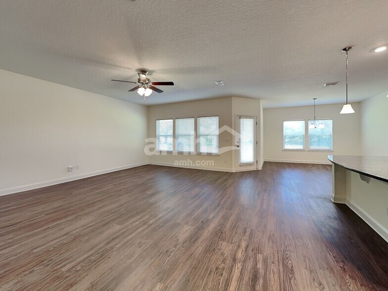 Building Photo - 319 Cortez Dr