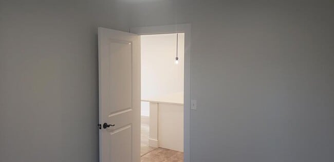 Building Photo - 453 Vineyard Ave