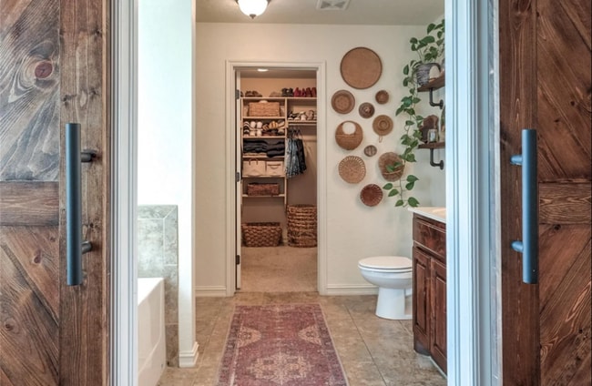 Building Photo - Prime Location! 3 bed/ 2 bath! Coming Soon!