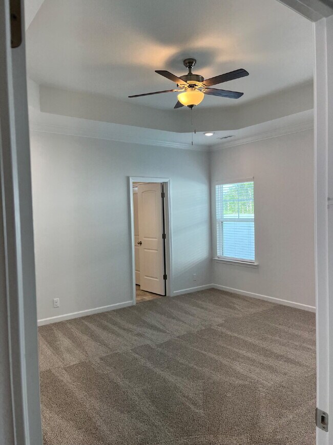 Building Photo - 306 Crimper Ln