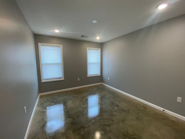 Building Photo - 2011 Maurice St