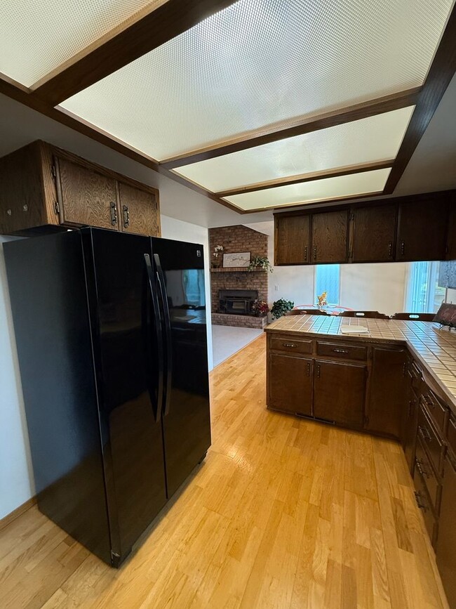 Building Photo - Gorgeous 4 bedroom home on corner lot in B...
