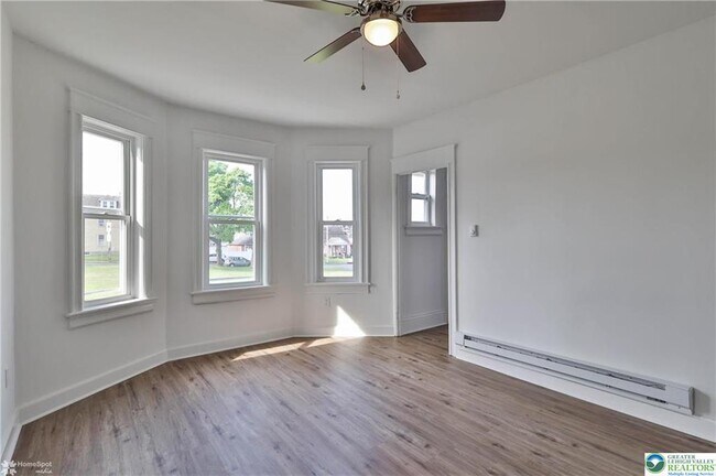 Building Photo - 1660 Main St