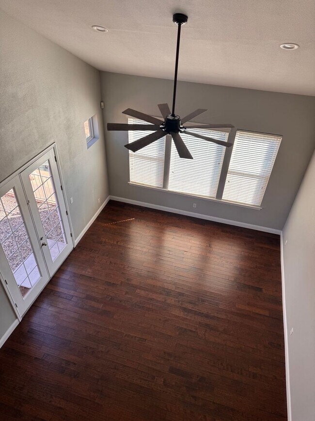 Building Photo - Beautiful single family home