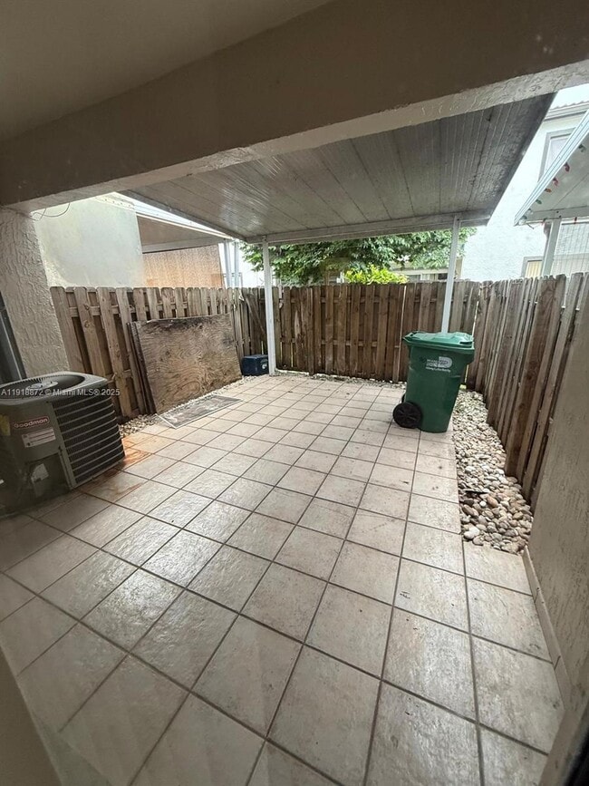 Building Photo - 1190 NW 124th Ave