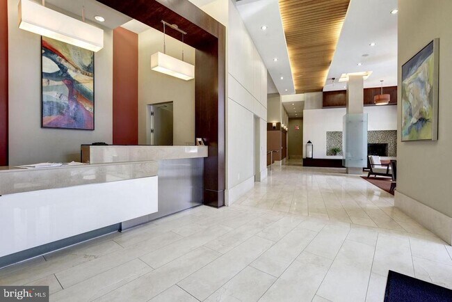 Building Photo - 1025 1st St SE