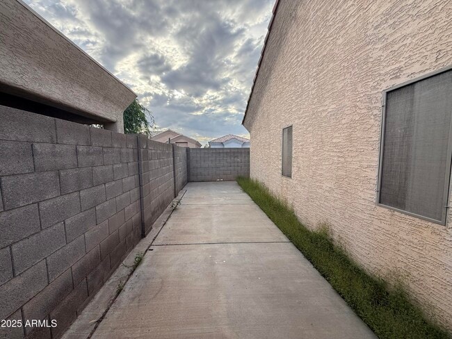 Building Photo - 2603 E Fraktur Rd