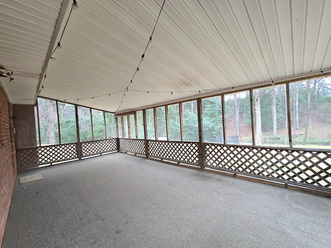 Building Photo - 3 Valleybrook Ct