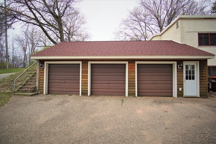 Building Photo - 15234 Upper 61st St N