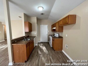 Building Photo - 8806 Slumber Ln