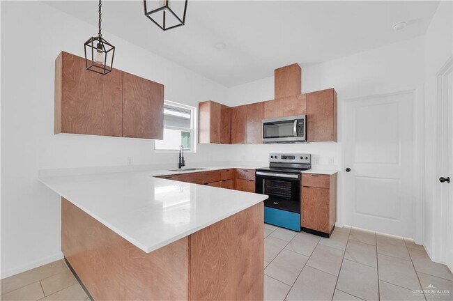 Building Photo - 15 S Dahlia St