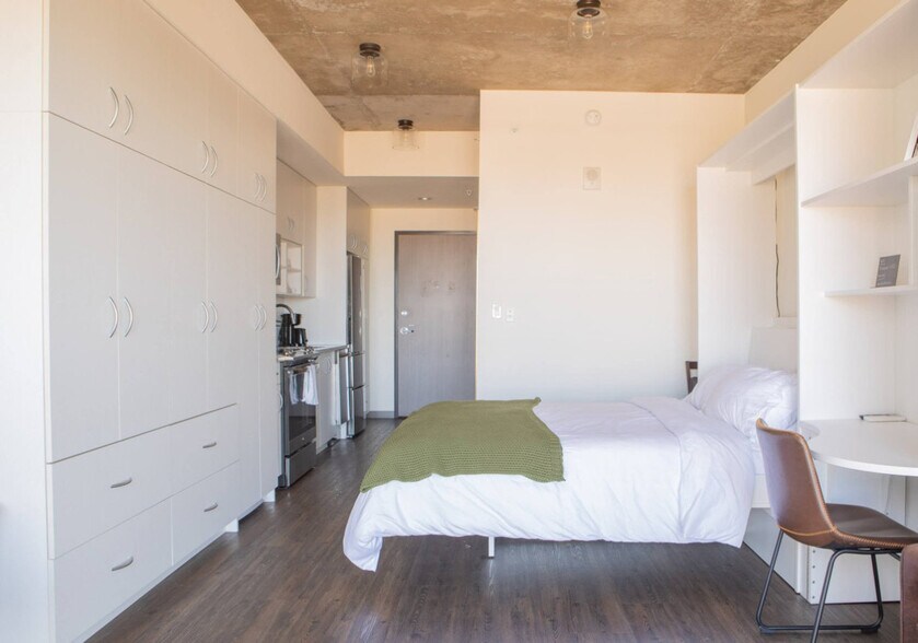 Building Photo - 1840 N Farwell Ave