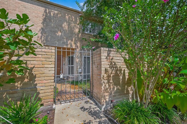 Building Photo - 12625 Memorial Dr