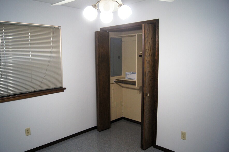 Building Photo - 1213 Frederick Dr