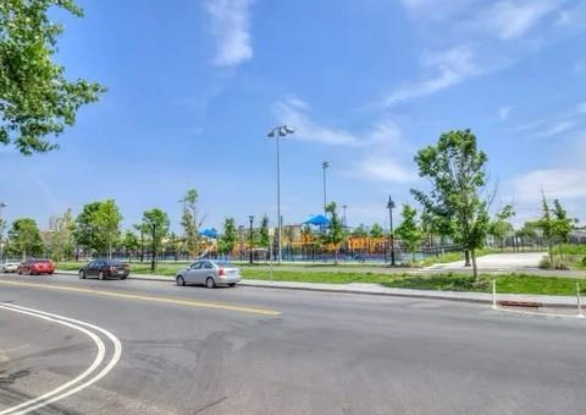 Building Photo - 431 Bramhall Ave