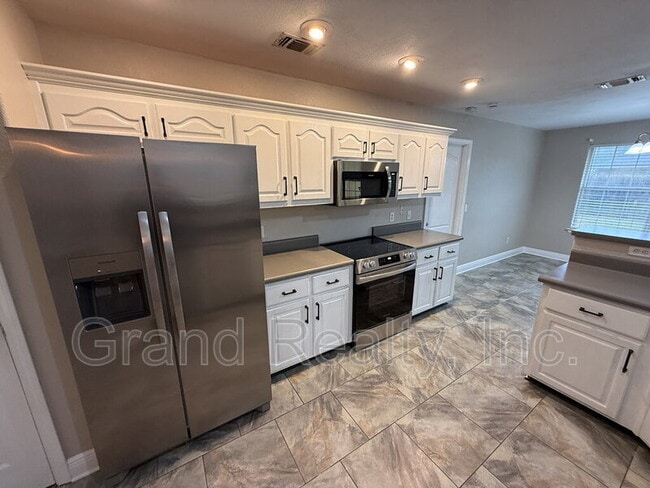 Building Photo - 4754 Winterdale Dr