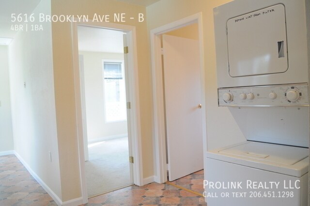 Building Photo - 5616 Brooklyn Ave NE