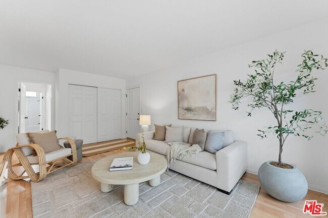 Building Photo - 2308 Schader Dr